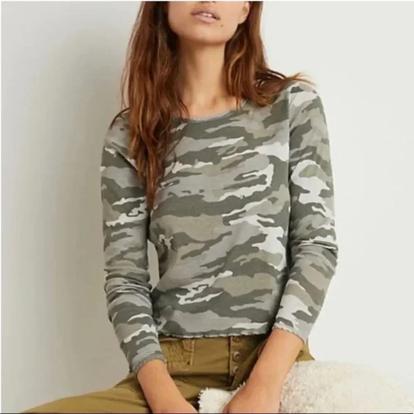 NWT ANTHROPOLOGIE CHASER GREEN CAMO TEE - Picture 1 of 7